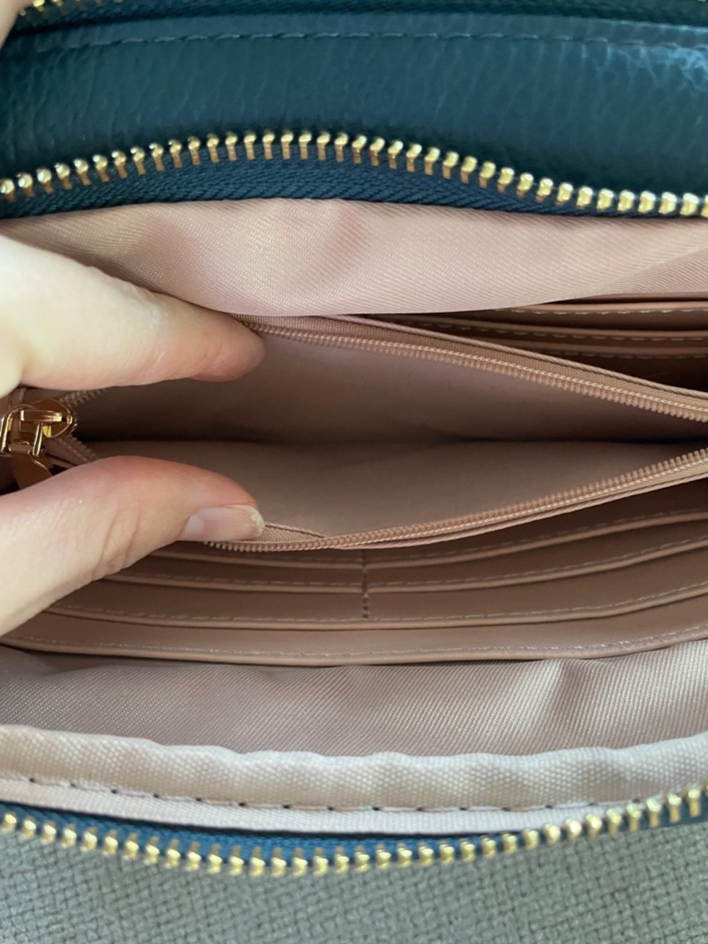 Poppy & Peonies Navy 24/7 Crossbody - Picture 7 of 9